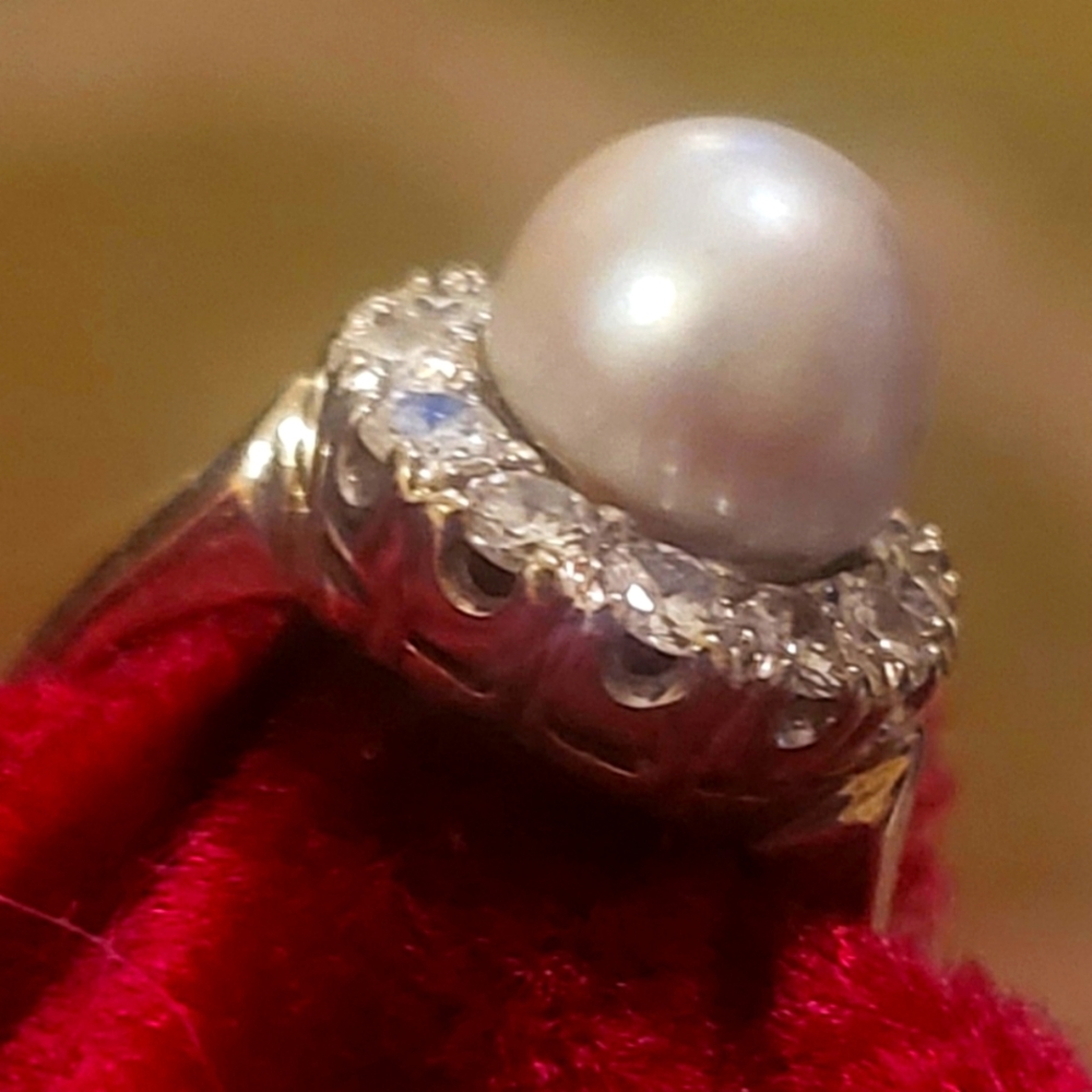 Gorgeous Vintage pearl and diamond ring